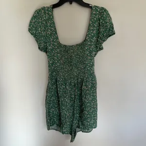 American‎ Eagle Green Floral Romper Smocked Back Tie Waist Short Sleeve Medium thumbnail 14