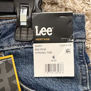 Lee Blue Denim Skirt sizes 6 and 4 thumbnail 5