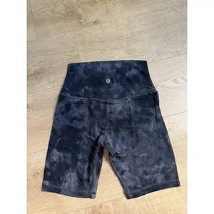 EUC Womens Lululemon Align HR Short 8" Size 4‎ Diamond Dye Pitch Graphite Grey thumbnail 2