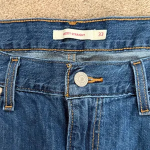 Levi’s Medium Dark Wash Middy Straight Jeans Size 33 thumbnail 4