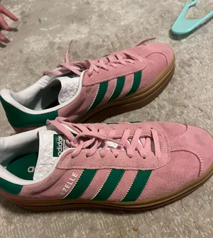 Adidas shoes thumbnail 2