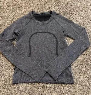 Lululemon Swiftly Tech Long-Sleeve Shirt 2.0 *Waist Length size 4 thumbnail 1