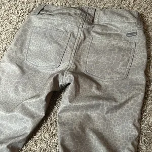B‎ By Burton Green Animal Print Light Weight Snow Pant Size Small thumbnail 6