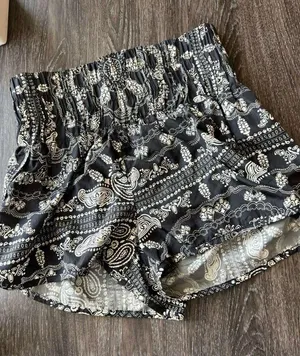 Free People Size Small The Way Home Black White Bandana Paisley High Rise Shorts thumbnail 4
