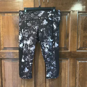Lululemon Black White Abstract Floral Mesh Crop‎ Leggings Size 8 thumbnail 2