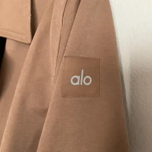 Alo Yoga Prime Trench Toasted Almond M thumbnail 8