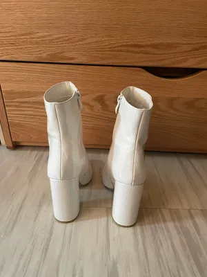 Pretty Little Thing White Ankle Heeled Boots thumbnail 3