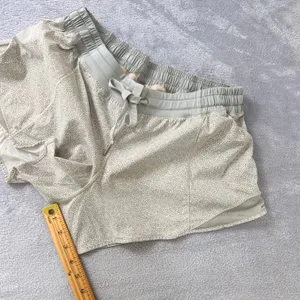 Lululemon Hotty Hot Lined Running Shorts Gray White Ditsy Daisy Print Size 12 thumbnail 10