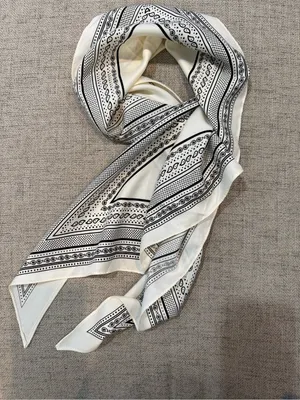 Women's Elegant Sun Protection Triangle Off-White Scarf thumbnail 3
