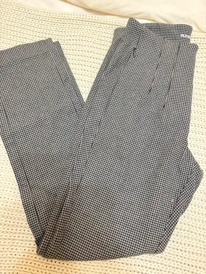Old Navy Extra High-Rise Polished Pixie Skinny Pants thumbnail 1