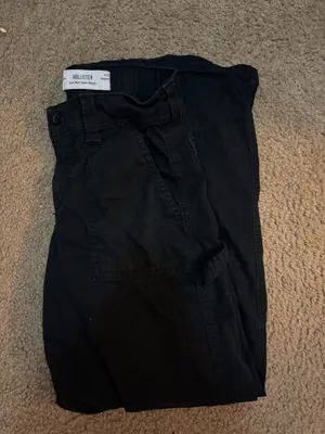 Hollister Low-Rise Taper Baggy Cargo Pants thumbnail 3