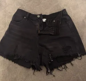 Black Arie Jean Shorts thumbnail 1