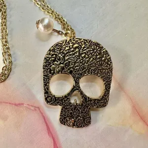 Gold tone skull faux pearl pendant necklace thumbnail 5