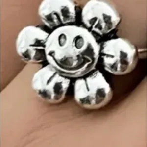 Women’s Stainless Steel Silver Ring Size 7 thumbnail 2