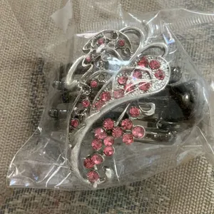 FINAL MARKDOWN New ladies hair clip thumbnail 1