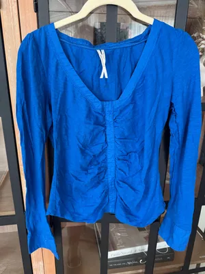 By Anthropologie Long Sleeve Ruched Top vneck cobalt royak blue crop tee thumbnail 1