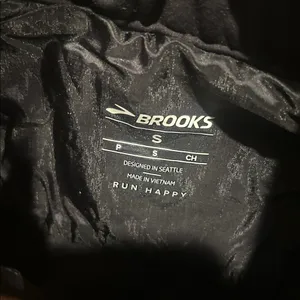 Brooks Women's Shield Hybrid Vest Black Size Small 221507 thumbnail 4