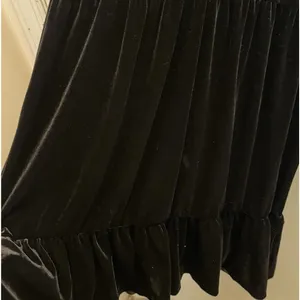 Harper 241 Black Velvet Tiered Long Sleeve Dress Size M Holiday Party NEW‎ thumbnail 3