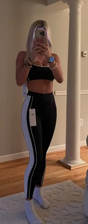 Alo sports bra thumbnail 1