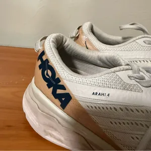 Hoka Women's Arahi 4 White Copper Sneaker Running Athletic Workout‎ 10.5 thumbnail 7