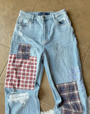Hollister High-Waisted Patchwork Jeans thumbnail 1