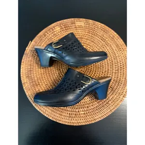 Clarks‎ Bendables Black Leather Laser Cut Floral Clogs Mules Buckle Heels Womens thumbnail 8