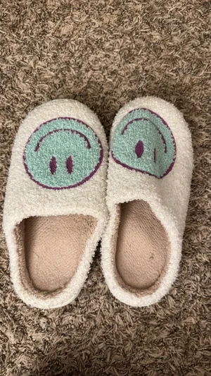 Smiley face slippers Tan Size 8.5 thumbnail 2