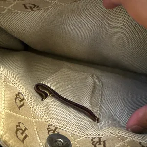 Dooney & Bourke East West Tote Signature Quilt Tan & Brown‎ Stitching EUC thumbnail 12