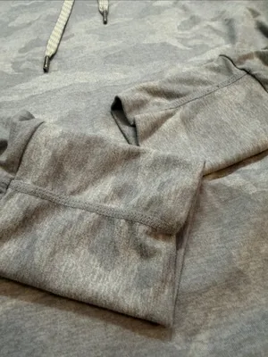 Womens Vuori Lightweight light Gray Camo longsleeve Hoodie hooded top small thumbnail 4