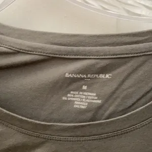 FINAL MARKDOWN Banana republic long sleeved tee medium thumbnail 2