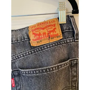 Levi's Premium Straight Leg Jeans Charcoal Wash Denim Black Women's Size 32x30 thumbnail 3