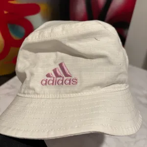 Adidas Women's Essentials Plus Bucket Hat White/Bliss Lilac one size thumbnail 3