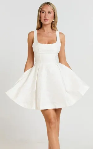 SHOWPO Stephane White Corset Scoop Neck Fit and Flare Dress Size US 4 NWT NEW thumbnail 1