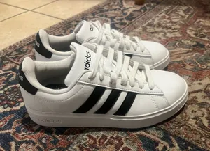 Adidas Sneakers White Black Women’s thumbnail 1