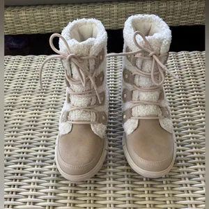 Sorel Explorer‎ Joan Cozy Leather Boots 6.5 winter snow streetwear athleisure thumbnail 3