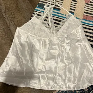 In bloom‎ medium white top thumbnail 4