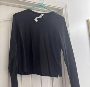 Black Crop Lululemon Shirt Women’s Top Short Sleeve 6 thumbnail 1