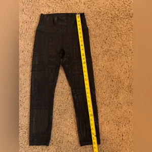 Lululemon Black Activewear Leggings size 4 thumbnail 3