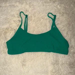 ALO Yoga Ribbed Manifest Bra Green Emerald Size Medium NWOT thumbnail 3