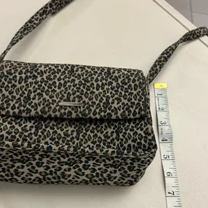 Bag Chic Leopard Print Crossbody Bag St. John’s Bay thumbnail 7