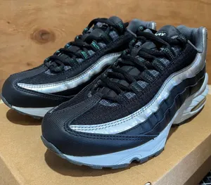 Nike Women's Black and Grey Trainers thumbnail 1