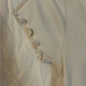 Abercrombie and Fitch White Ruffle Shirt size XS thumbnail 4