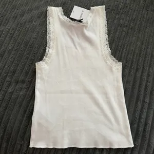 Forever 21 white lace tank top thumbnail 3