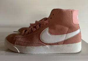 pink nike blazers thumbnail 1