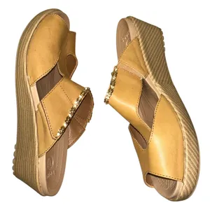 Crocs Gold Wedge Sandals Women's Size 9 Rhinestone Comfort Slides Metallic‎ thumbnail 4