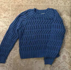 Sweater thumbnail 1