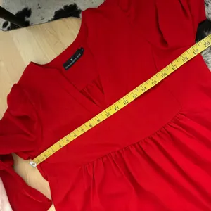 POMANDER PLACE Red Crepe Kenzo Tiered Dress Size Medium‎ thumbnail 12