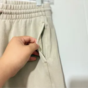 TNA Aritzia Cozy Fleece Boyfriend Sweatpants XS Tan Khaki Joggers thumbnail 5