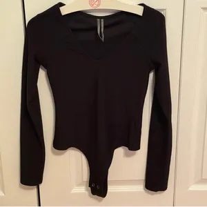 By Anthropologie Ribbed V-neck Bodysuit in Black thumbnail 2