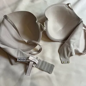 Victoria's Secret Cream T-Shirt Bra with Molded Cups thumbnail 1